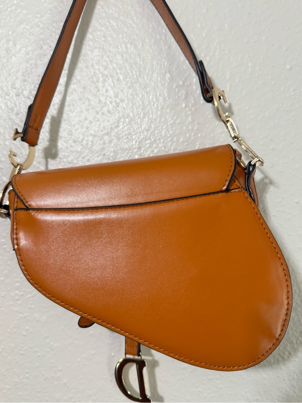 Curved Saddle Shoulder Bag in Cognac Brown - Picture 3 of 12